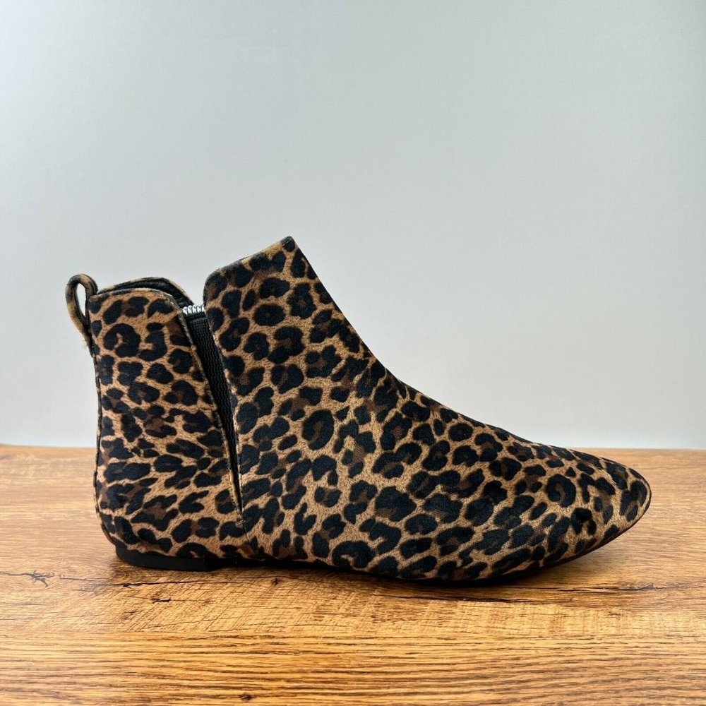 Born Women's Remo Boots 9 M Leopard Velvet Print Fabric Pixie Booties Flat